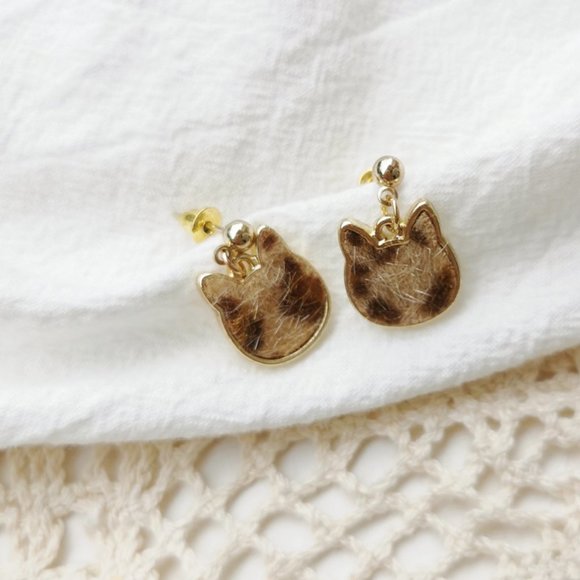 Sold💕Bundle of two🐱 Cat Mini Drop Earrings - Picture 3 of 5